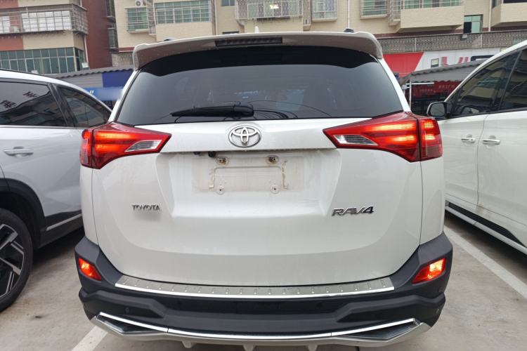 Used Toyota RAV4 2015 2.0L CVT Two-Wheel Drive Fashion Edition