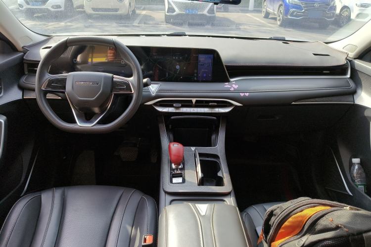 Used Venucia V 2021 260T Idol Edition Center Console