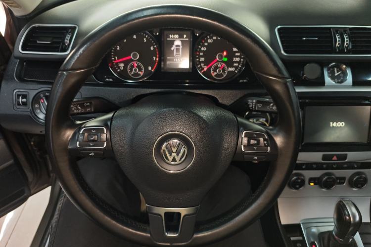 Used Volkswagen Magotan 2016 2.0 TSI Luxury Comfort Version Steering Wheel