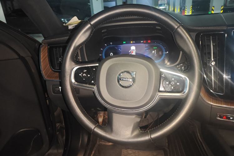 Used Volvo XC60 New Energy 2022 T8 Plug-in Hybrid All-Wheel Drive Smart Luxury Edition Steering Wheel