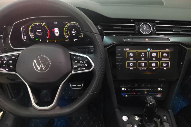 Used Volkswagen Magotan 2025 Revised Version Zhongxiang Edition 330TSI DSG Luxury Trim