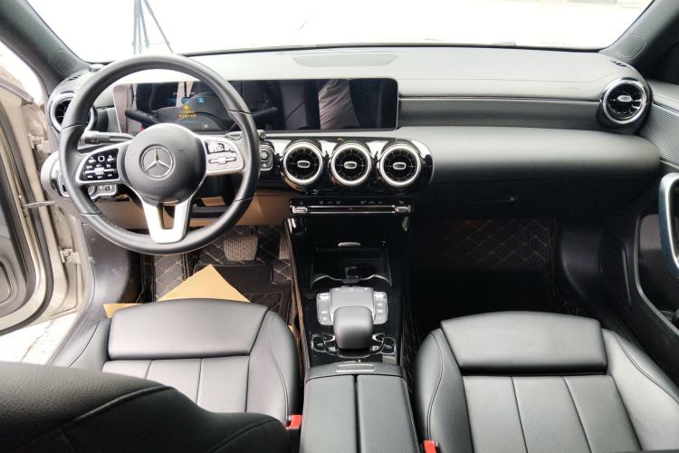 Used Mercedes-Benz A-Class 2020 Facelift A 180 L Sport Sedan Special Configuration Center Console