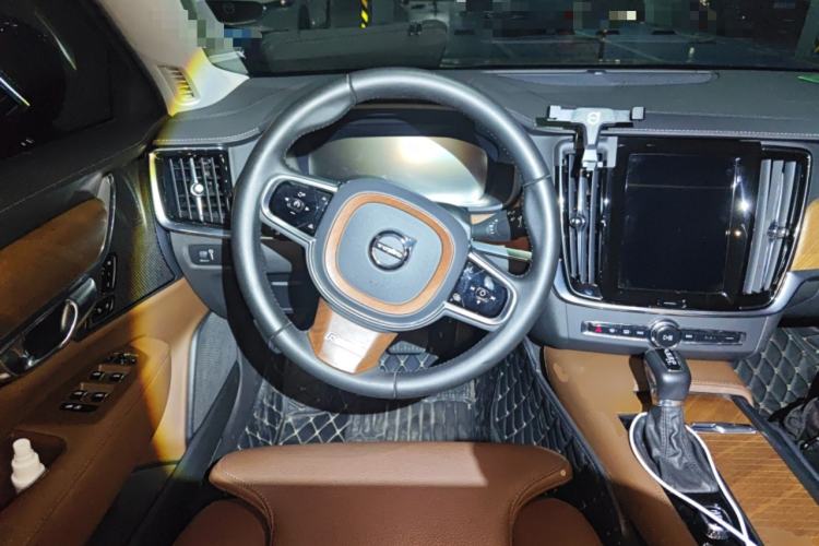 Used Volvo S90 2020 Facelift T5 Smart & Luxurious Edition Steering Wheel