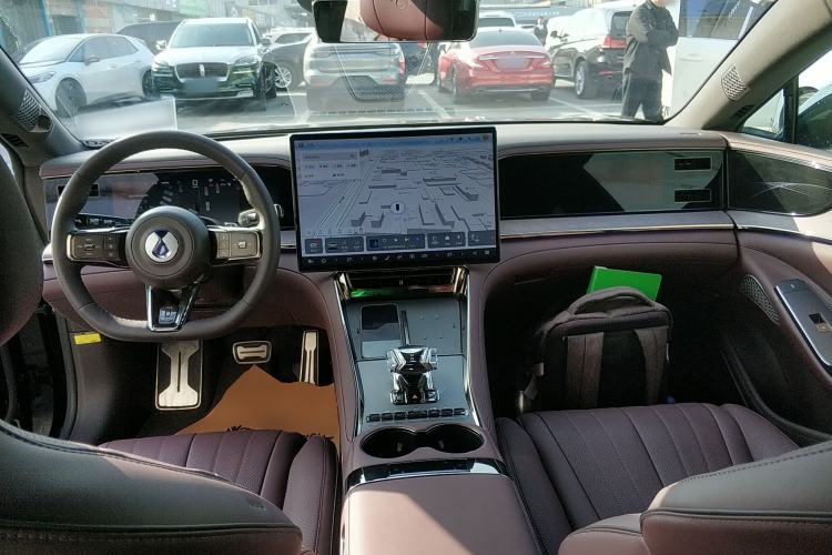 Used Denza Z9GT 2024 1100 4x4 Max First Edition Center Console