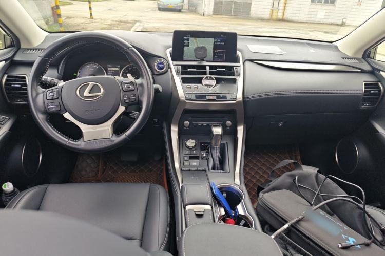 Used Lexus NX 2018 300h Front-Drive FENGSHANG Version China VI Standard Center Console