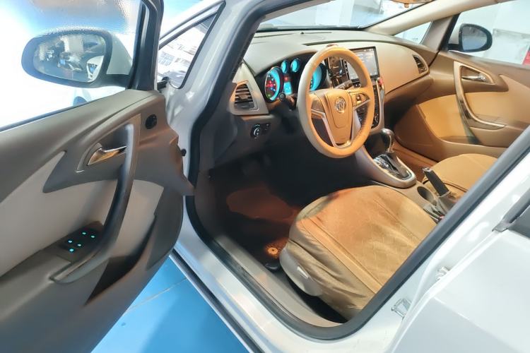 Used Buick GT 2013 GT 1.6L Automatic Fashion Edition Driver Seat