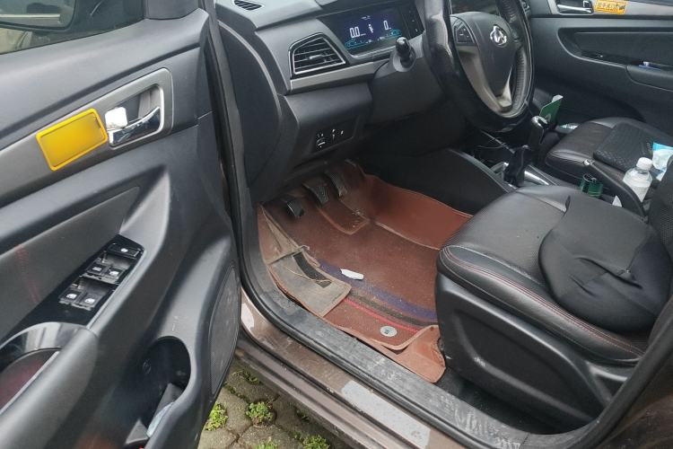 Used CHANGAN KAICHENG Oushang A600 2016 1.5L Manual Luxury 6-Seater
