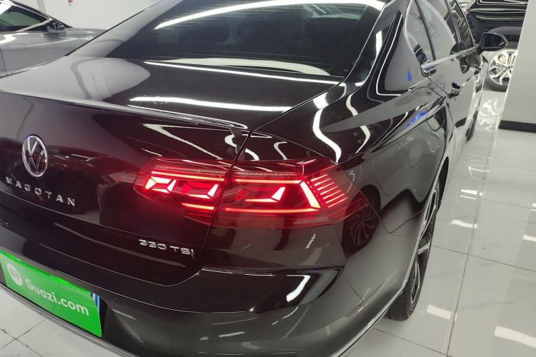 Used Volkswagen Magotan 2025 Zhongxiang Version 330TSI DSG Luxury Edition Right Rear Taillight