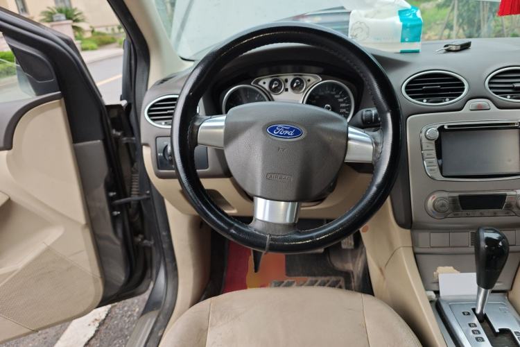 Used Ford Focus 2013 Sedan Classic 1.8L Automatic Fashion Edition