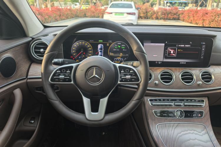 Used Mercedes-Benz E-Class 2019 E 260 L Interior 7