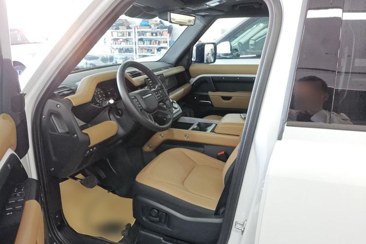 Used Land Rover Defender 2025 110 3.0T P400 – Dynamic HSE
