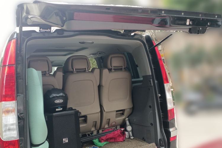 Used Mercedes-Benz Vito 2011 2.5L 7-seater executive version Trunk