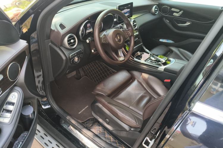 Used Mercedes-Benz GLC 2018 Facelift GLC 260 4MATIC Luxury Edition
