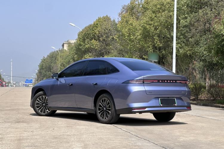 Used Nissan N6 2026 Model 180 Max Exterior 3