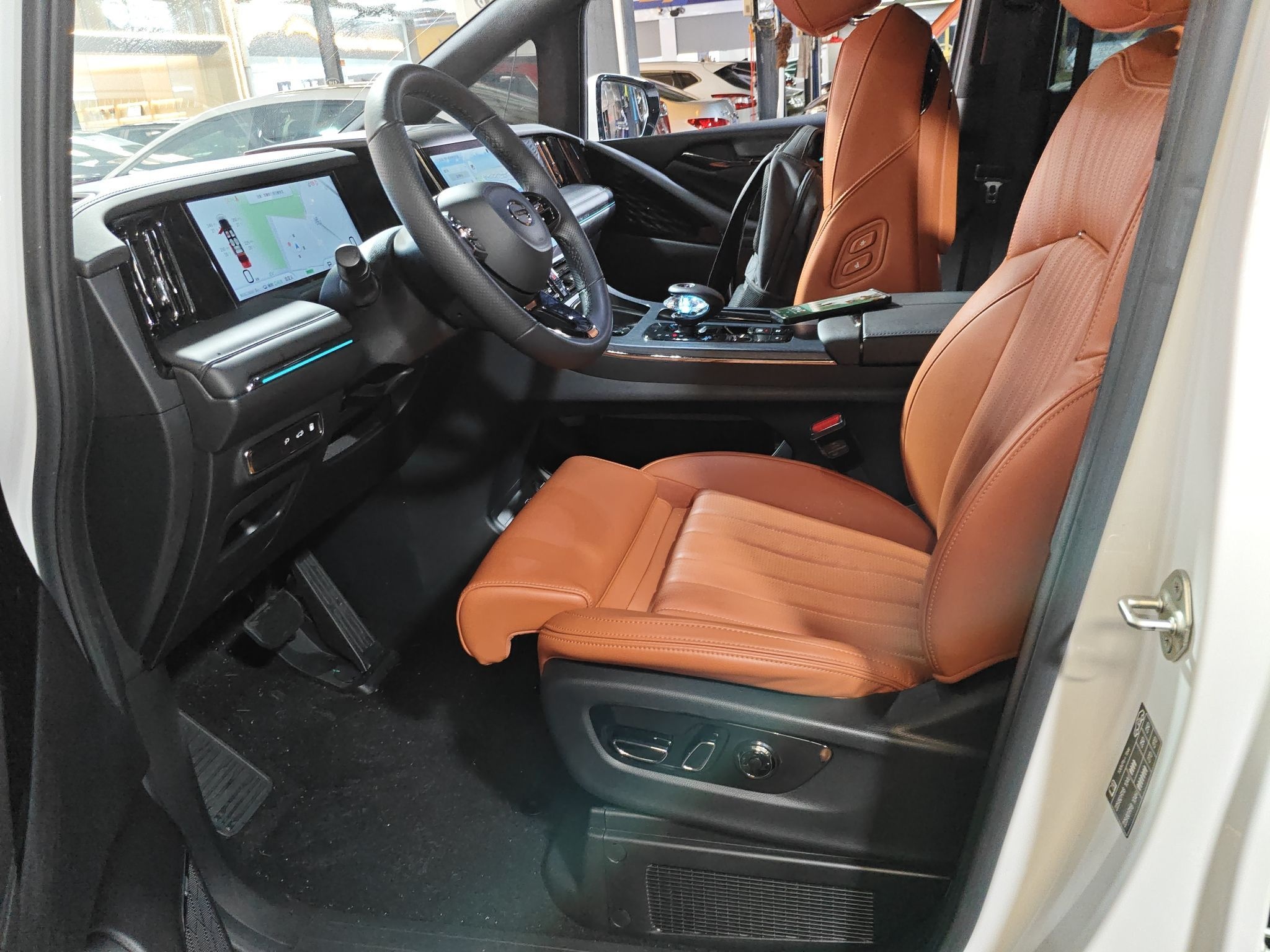 Переднее сиденье в автомобиле