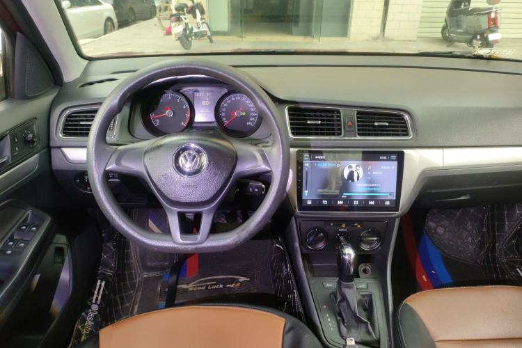 Used Volkswagen Lavida 2015 1.6L Automatic Fashion Edition Center Console