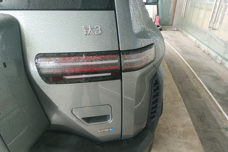 Used Formula Leopard Titanium 3 2025 501 km Range Rear-Wheel Drive Intelligent Driving Max Edition