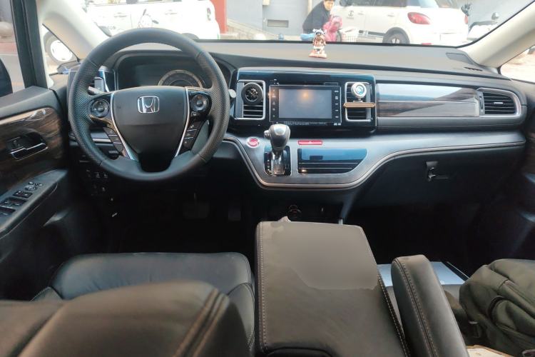 Used Honda Elysion 2016 2.4L Supreme Edition
