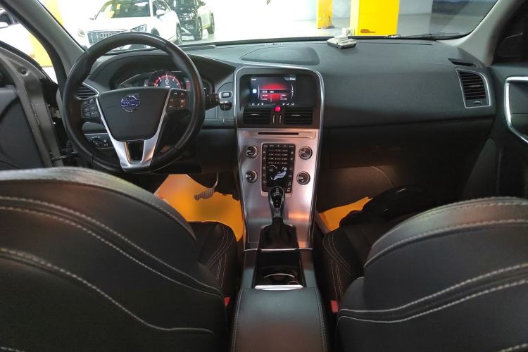 Used Volvo XC60 2017 T5 AWD Smart Upgrade Edition
