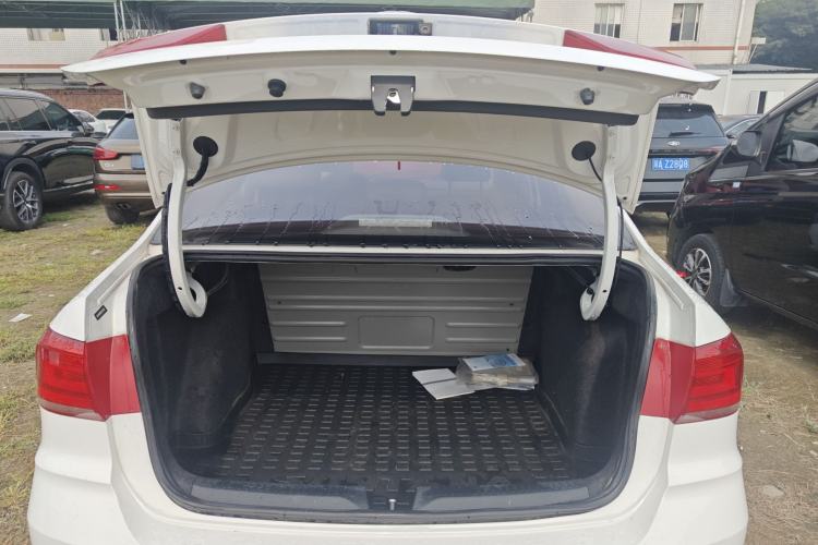 Used Volkswagen Santana 2016 1.6L Automatic Fashion Edition Trunk