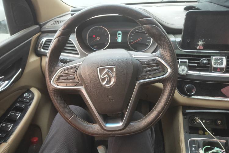 Used Baojun 730 2017 1.5T Manual Prestige Version 7 Seats