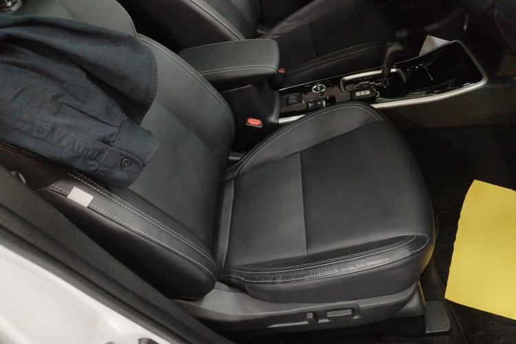 Used Mitsubishi Outlander 2019 2.4L 4x4 Zhi Xiang Edition 5 Seats China V Emission Standard Right Front Seat