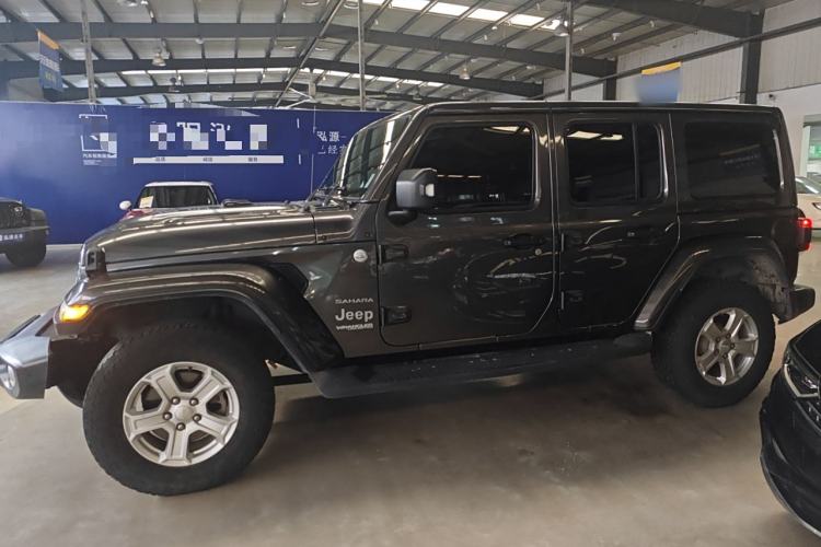 Used Jeep Wrangler 2019 2.0T Sahara Four-Door Brilliant Top Version China VI Emission Standard