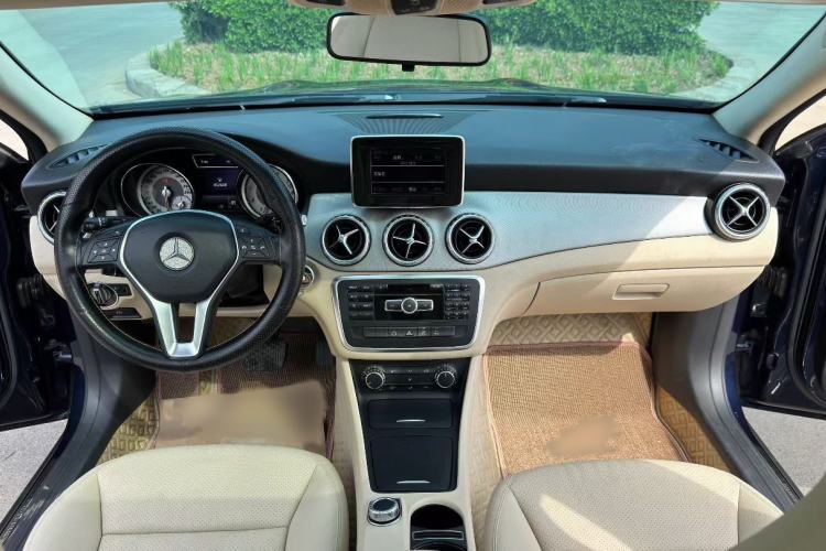 Used Mercedes-Benz GLA 2015 GLA 200 Sport Edition Interior 4