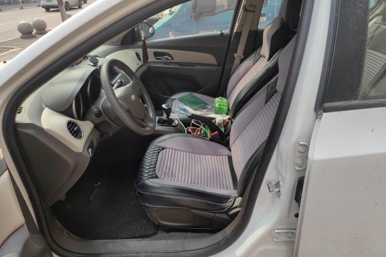 Used Chevrolet Cruze 2015 1.5L Classic SE MT Left Front Seat