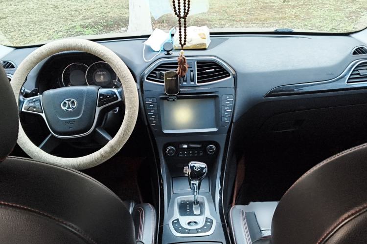 Used BAIC Senova D70 2013 2.0T Luxury Edition Center Console