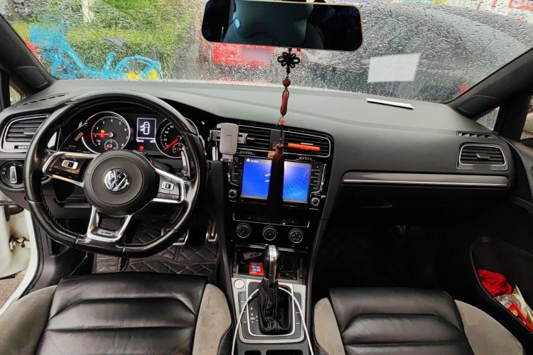 Used Volkswagen Golf 2016 1.4TSI Automatic R-Line Center Console