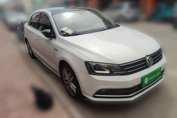 Used Volkswagen Sagitar 2018 280TSI DSG Luxury Model Front Right 45 Deg