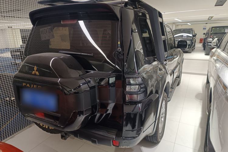Used Mitsubishi Pajero 2018 V97 3.8L 5-Door GLS Sunroof Dual Differential – Middle East