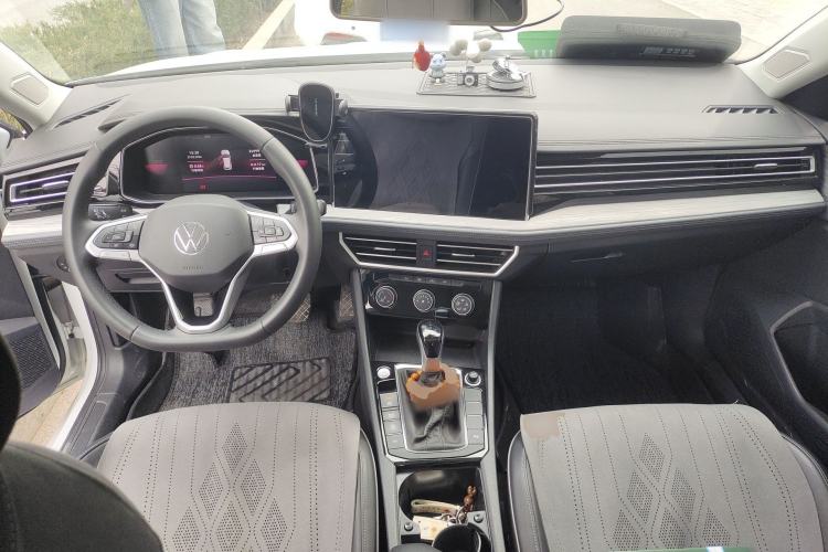 Used Volkswagen Sagitar 2024 300TSI DSG Excellence Edition Center Console