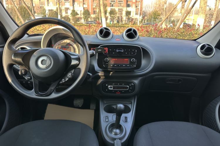 Used smart forfour 2018 1.0L 52 kW Dynamic Edition
