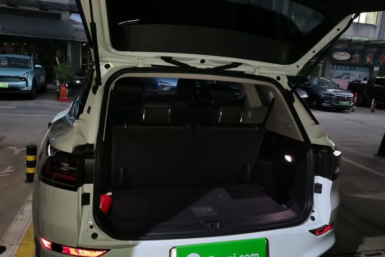 Used Volkswagen ID.6 X 2021 Pure Edition Trunk