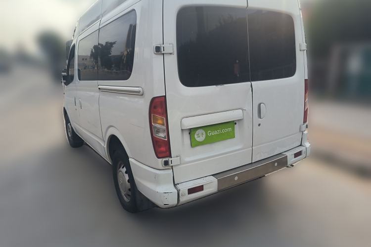 Used SAIC MAXUS Xintu V80 2020 2.5T Manual Classic City Delivery King Short Wheelbase Mid-Roof Design 2/3 Seats