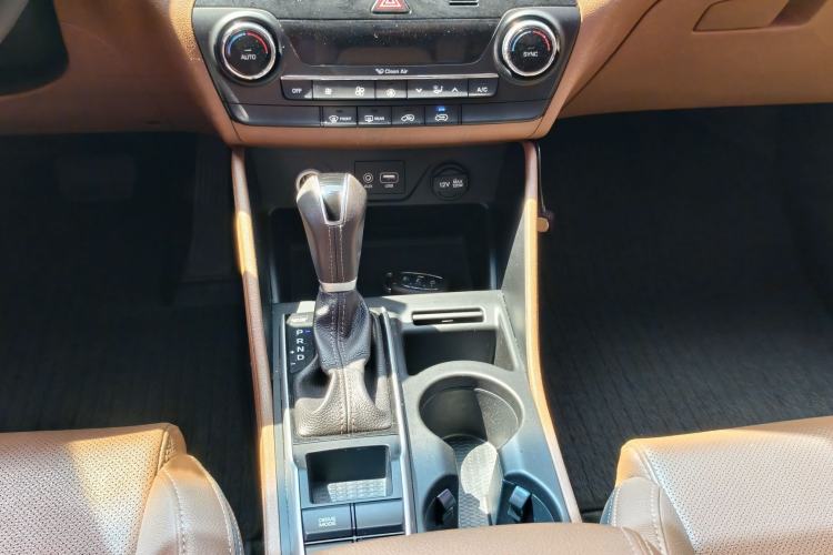 Used Hyundai Tucson 2018 1.6T Dual-Clutch Two-Wheel Drive 15th Anniversary Special Edition
