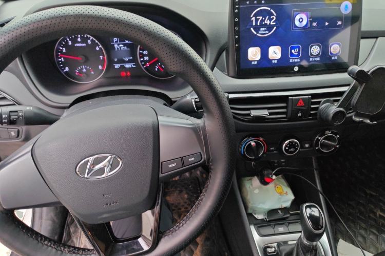 Used Hyundai Celesta 2018 1.6L Automatic GL Enjoyment Edition China VI compliant Center Console