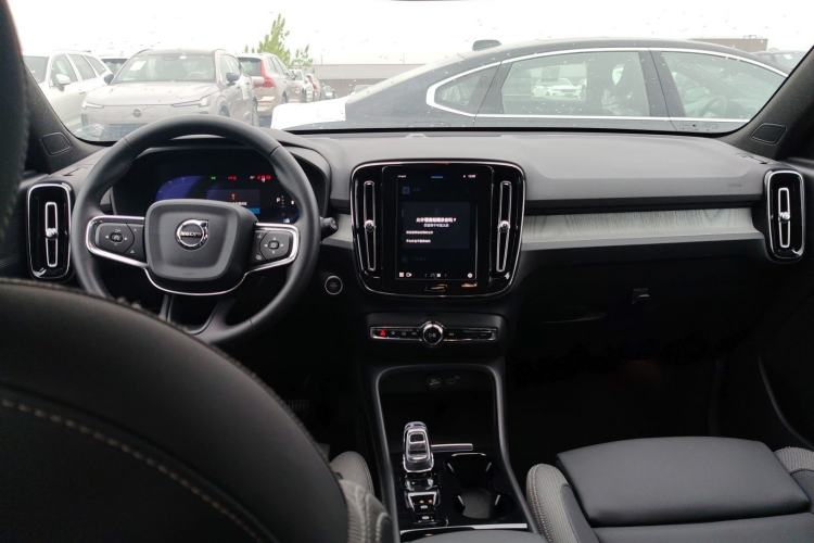 Used Volvo XC40 2024 B3 Zhiyuan Luxury Edition Center Console