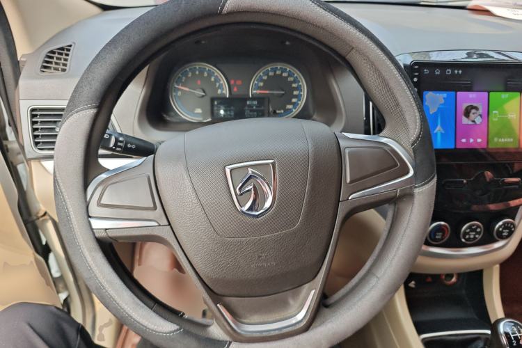 Used Baojun 730 2014 1.5L manual standard trim 7 seats