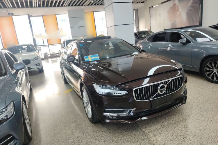 Used Volvo S90 2019 T5 Zhiya Edition Front Right 45 Deg