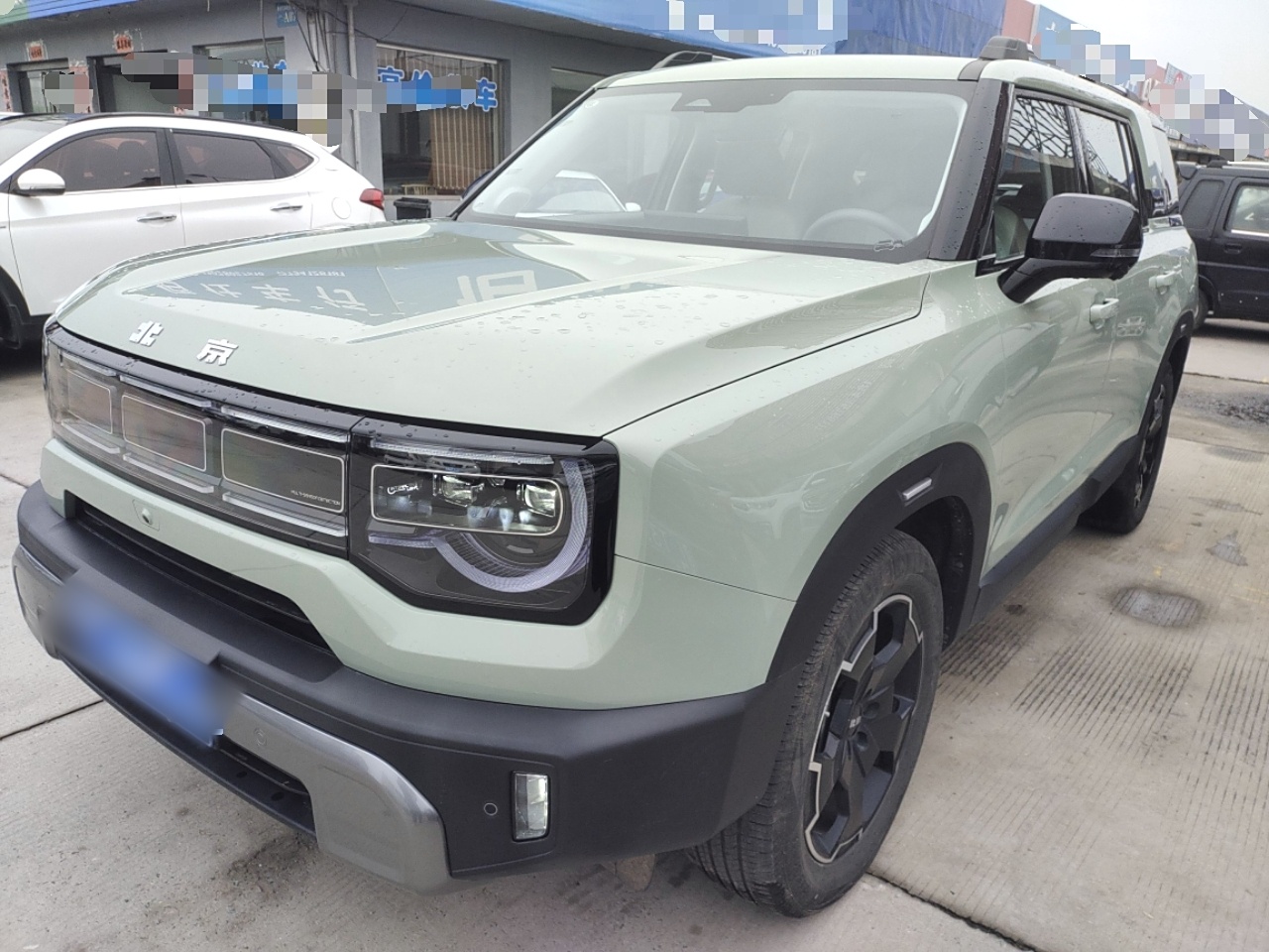 Под передней частью автомобиля