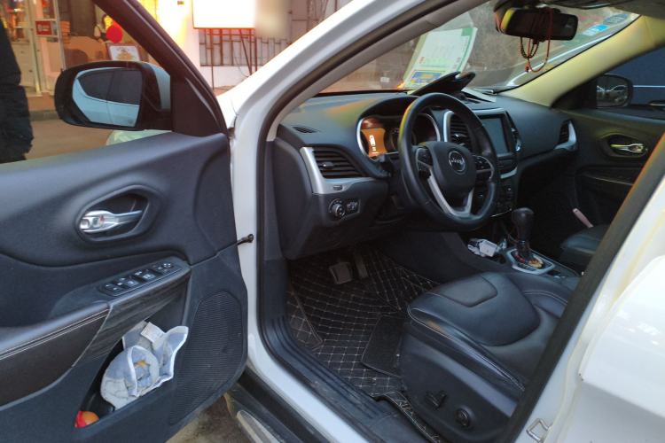 Used Jeep Cherokee 2016 2.4L Leading Smart Version