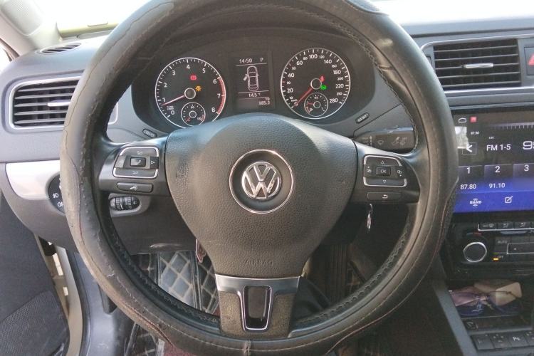 Used Volkswagen Sagitar 2012 1.4TSI Automatic Luxury Edition Steering Wheel