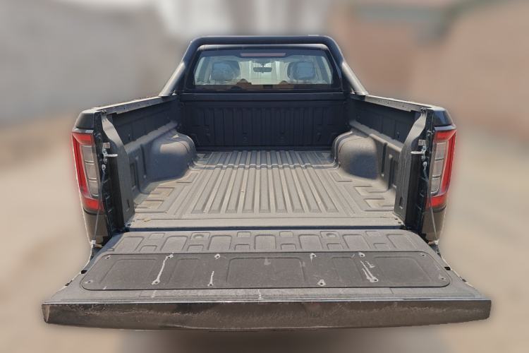 Used Sinotruk BOLDEN 2024 Commercial 2.0T Manual Diesel 4x4 Long Wheelbase Youth Edition