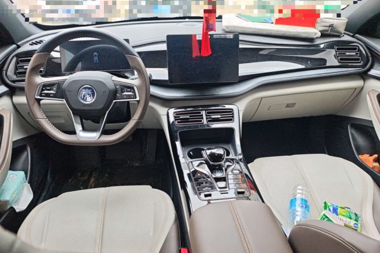 Used BYD Qin PLUS 2024 HONOR Edition DM-i 55KM Leading Model Center Console