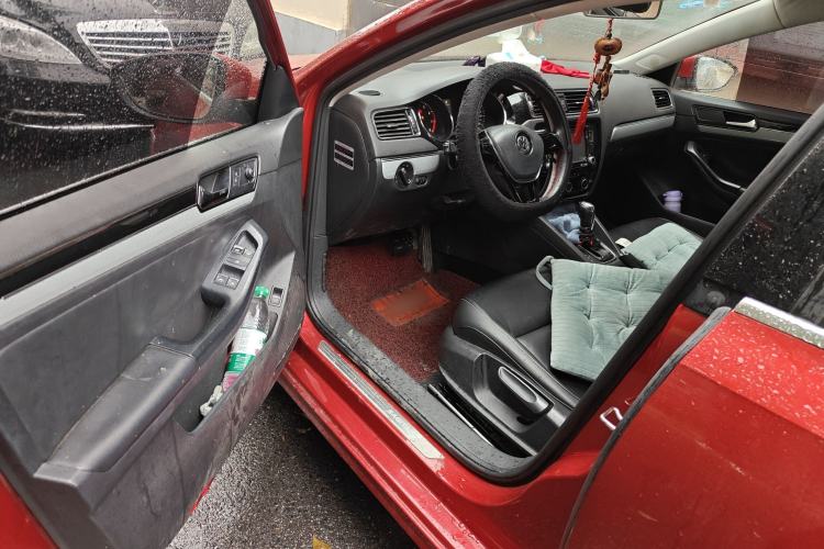 Used Volkswagen Sagitar 2015 230TSI Automatic Comfort Version
