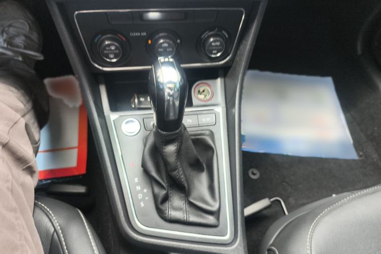 Used Volkswagen Gran Lavida 2017 230TSI DSG Comfort Edition Gear Lever