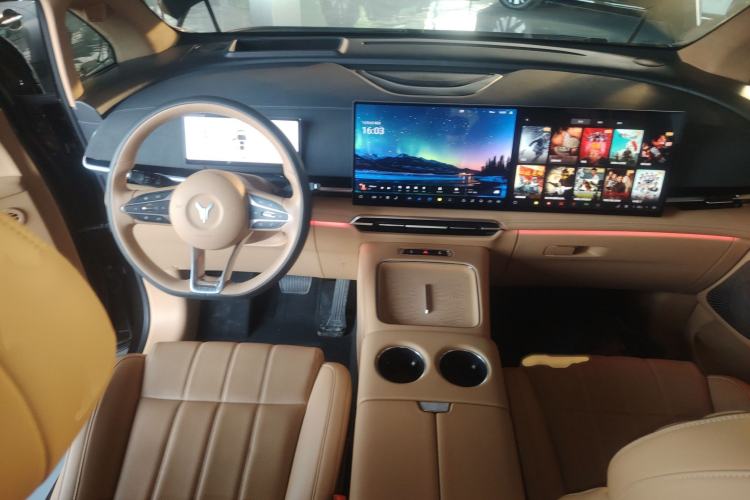 Used VOYAH Dream 2025 PHEV Four-Wheel-Drive Flagship Kunpeng Edition
